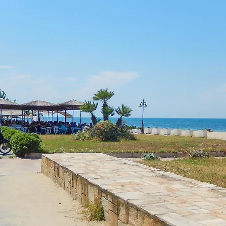 Beach Front 아파트 Peraía